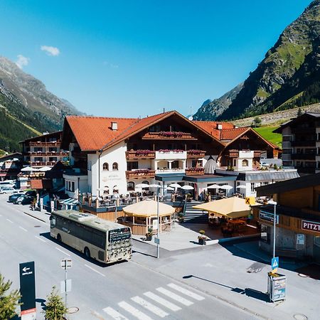 Hotel Mittagskogel Pitztal Sankt Leonhard im Pitztal Bagian luar foto