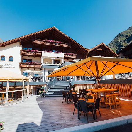 Hotel Mittagskogel Pitztal Sankt Leonhard im Pitztal Bagian luar foto