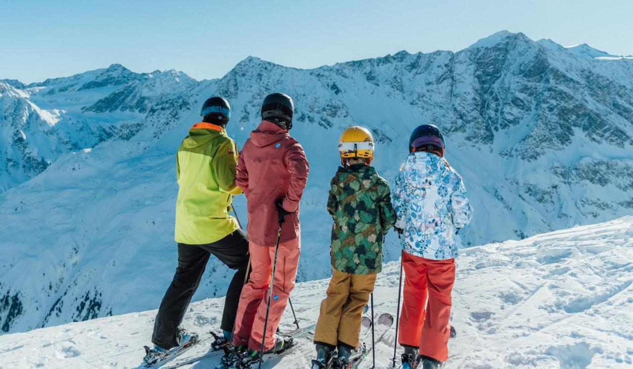 Hotel Mittagskogel Pitztal Sankt Leonhard im Pitztal Bagian luar foto