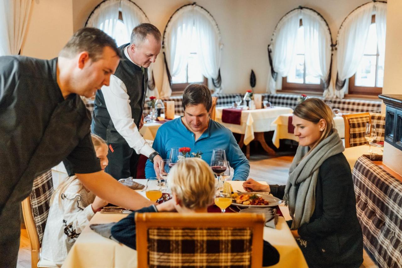 Hotel Mittagskogel Pitztal Sankt Leonhard im Pitztal Bagian luar foto