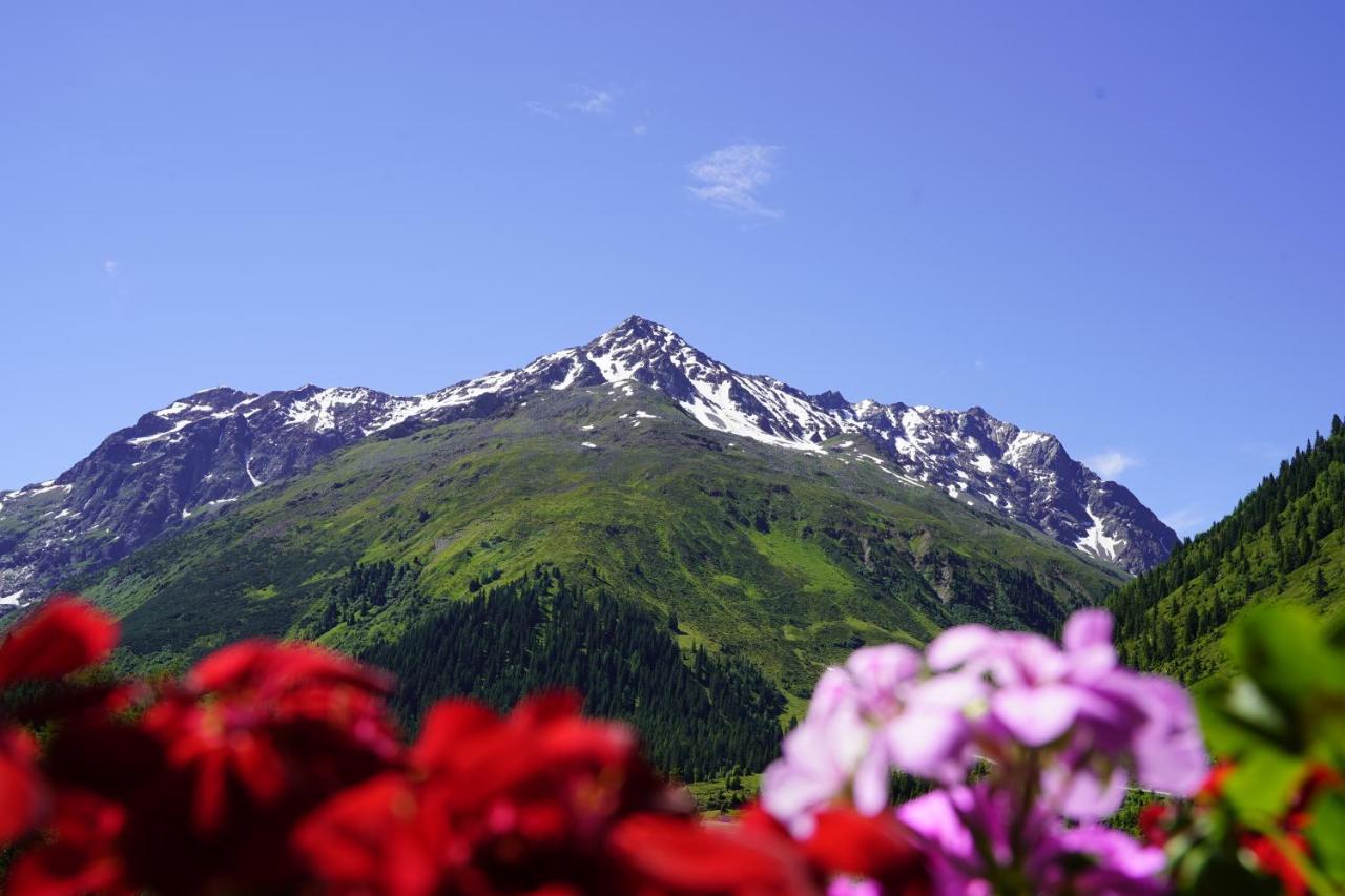 Hotel Mittagskogel Pitztal Sankt Leonhard im Pitztal Bagian luar foto