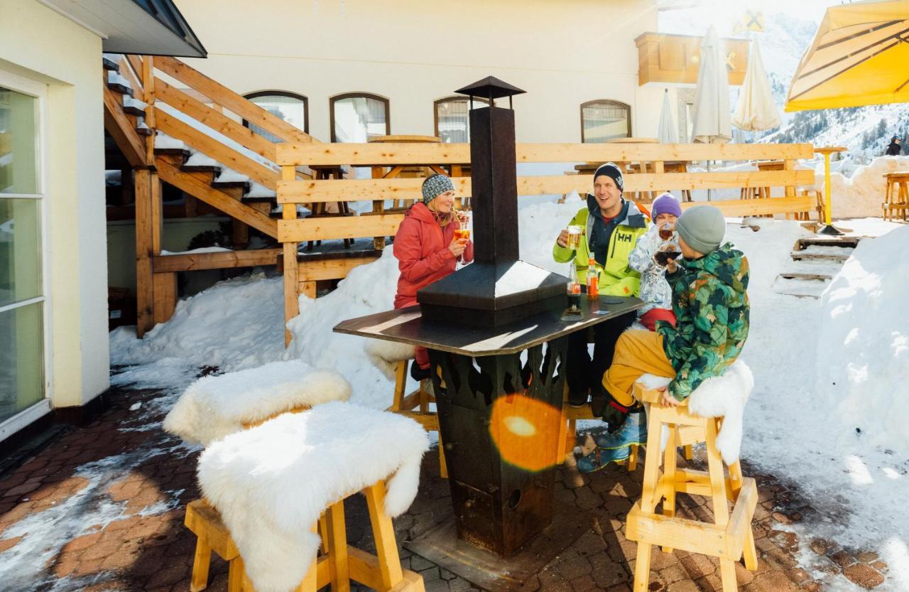 Hotel Mittagskogel Pitztal Sankt Leonhard im Pitztal Bagian luar foto