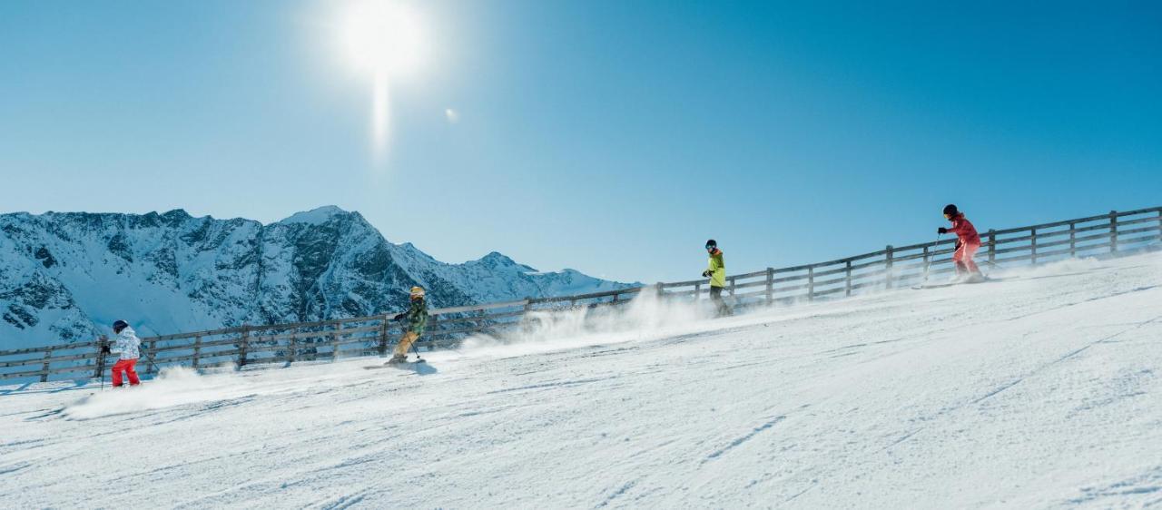 Hotel Mittagskogel Pitztal Sankt Leonhard im Pitztal Bagian luar foto