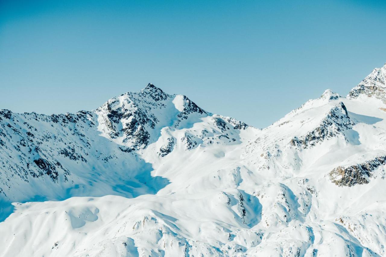 Hotel Mittagskogel Pitztal Sankt Leonhard im Pitztal Bagian luar foto