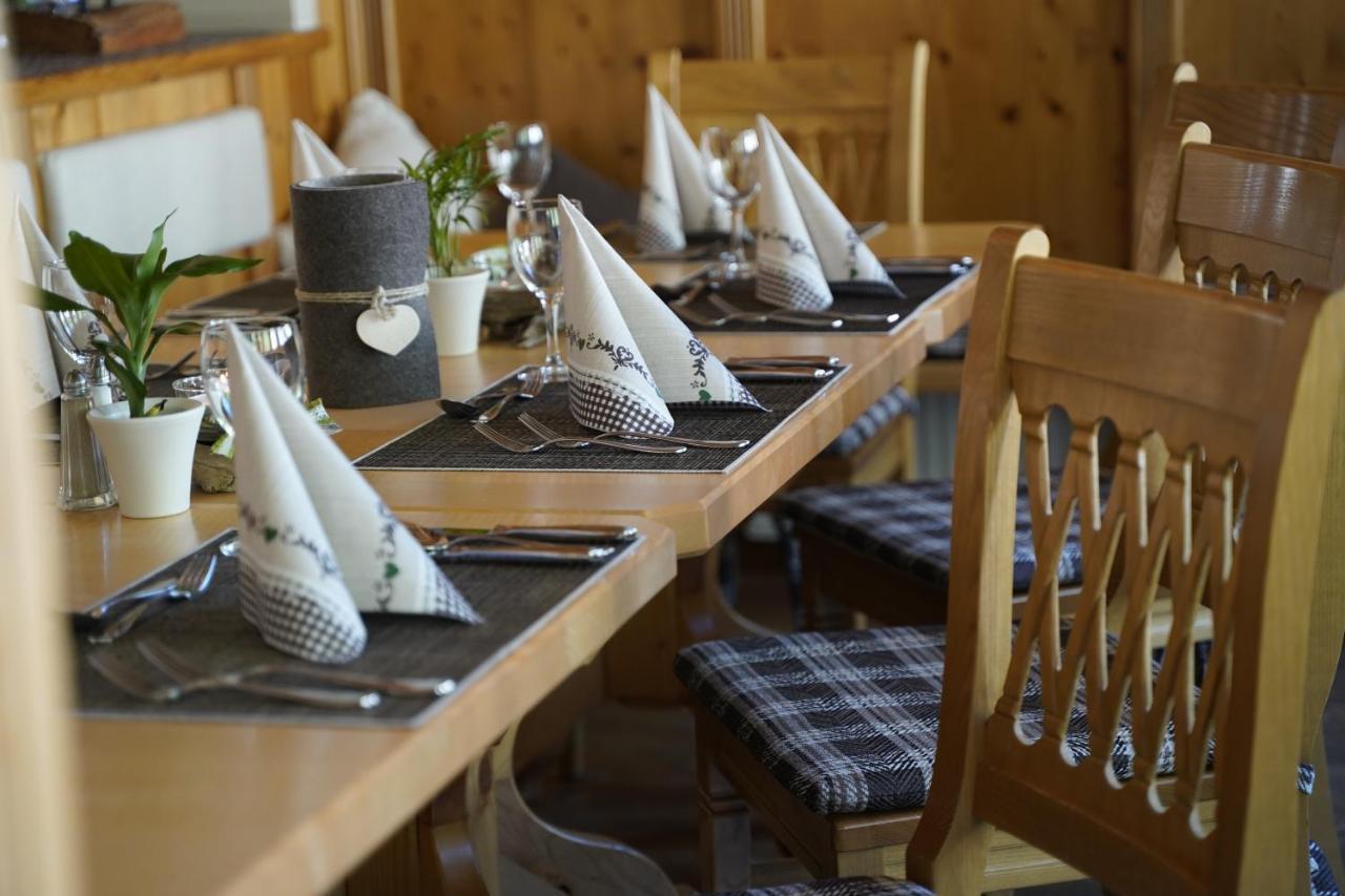 Hotel Mittagskogel Pitztal Sankt Leonhard im Pitztal Bagian luar foto