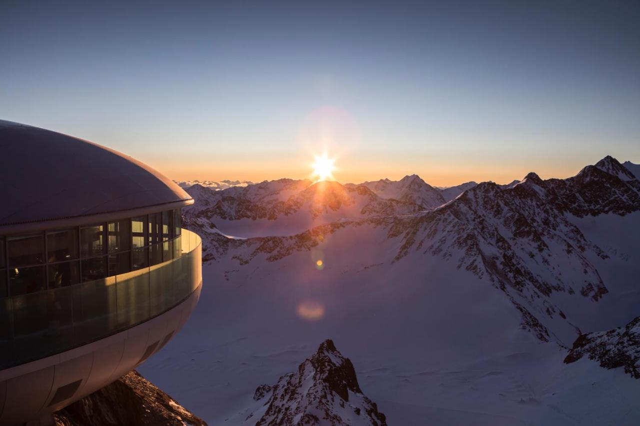 Hotel Mittagskogel Pitztal Sankt Leonhard im Pitztal Bagian luar foto