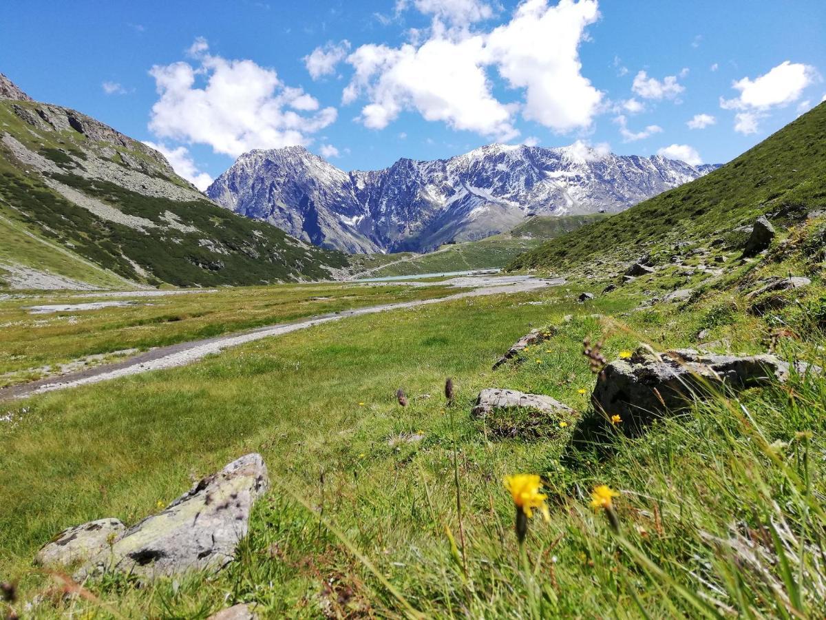 Hotel Mittagskogel Pitztal Sankt Leonhard im Pitztal Bagian luar foto