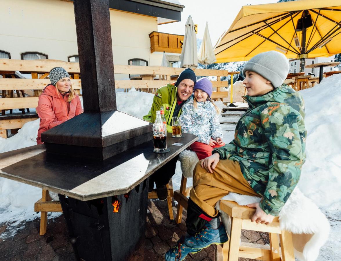 Hotel Mittagskogel Pitztal Sankt Leonhard im Pitztal Bagian luar foto