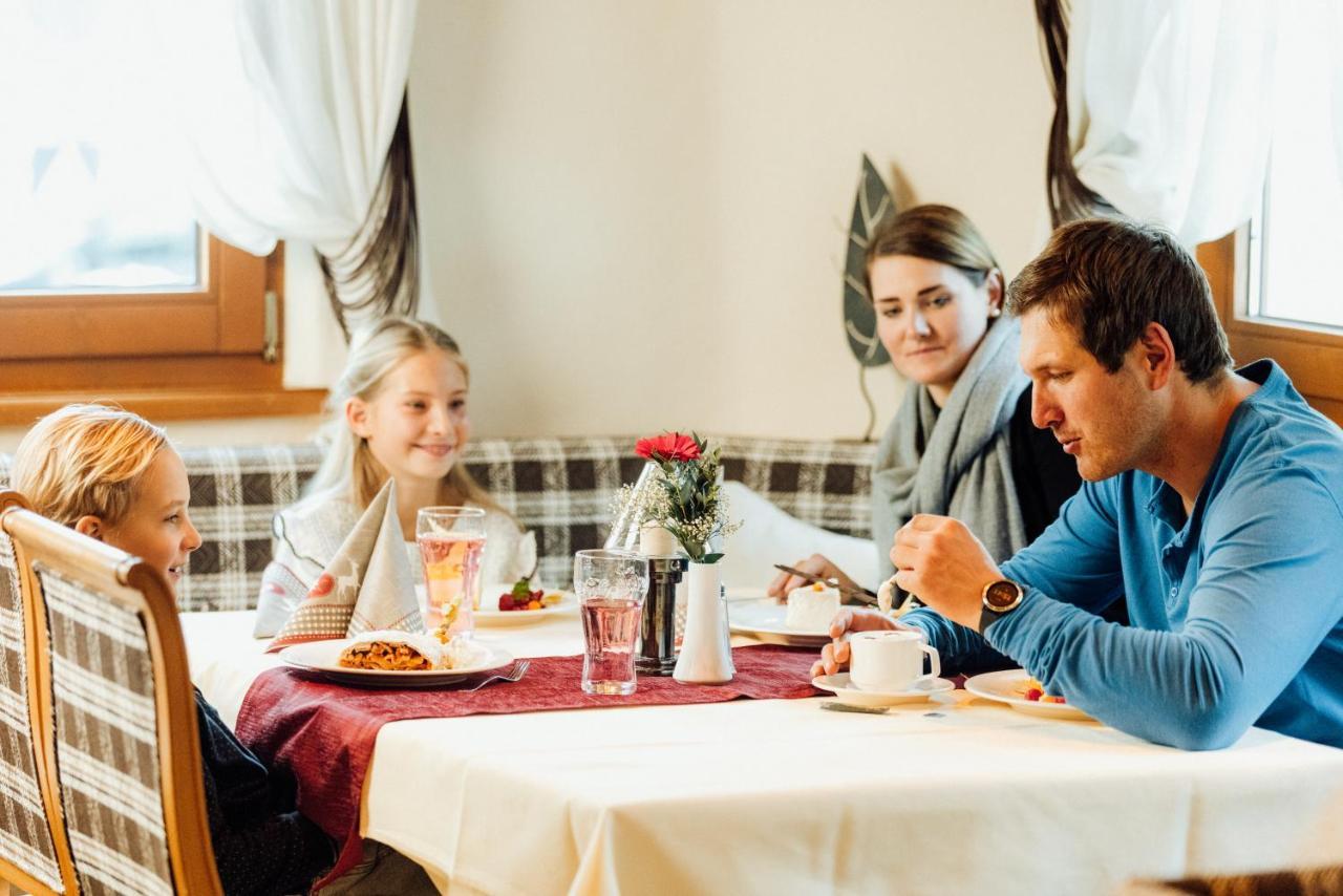 Hotel Mittagskogel Pitztal Sankt Leonhard im Pitztal Bagian luar foto