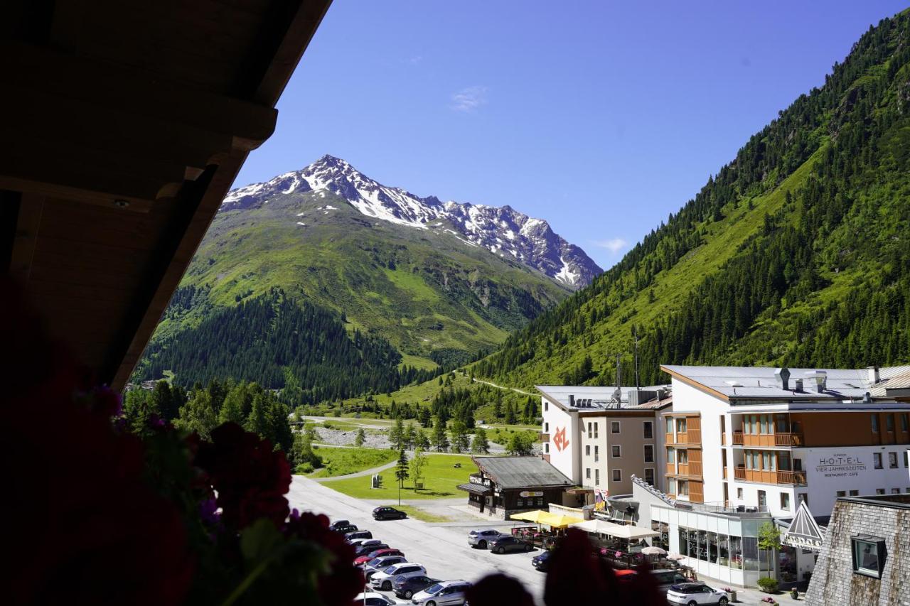 Hotel Mittagskogel Pitztal Sankt Leonhard im Pitztal Bagian luar foto