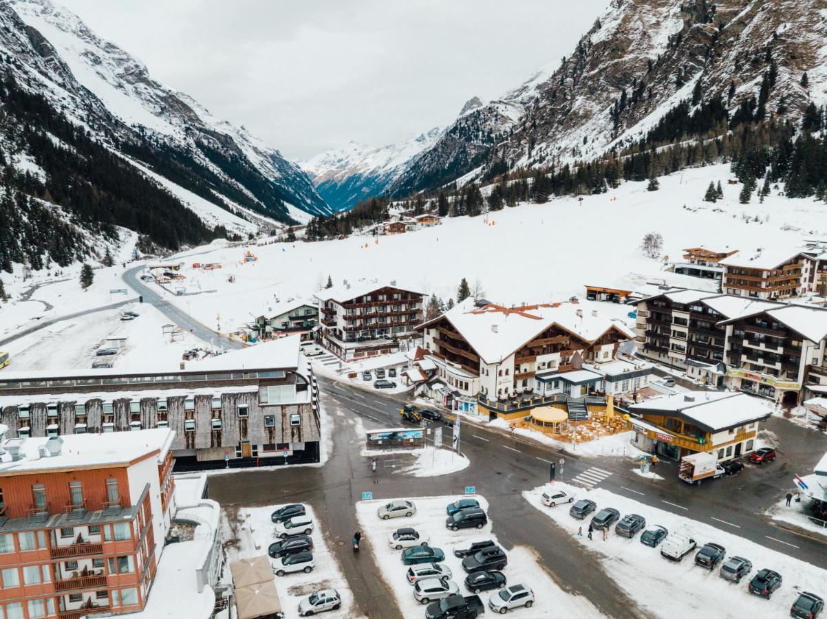 Hotel Mittagskogel Pitztal Sankt Leonhard im Pitztal Bagian luar foto