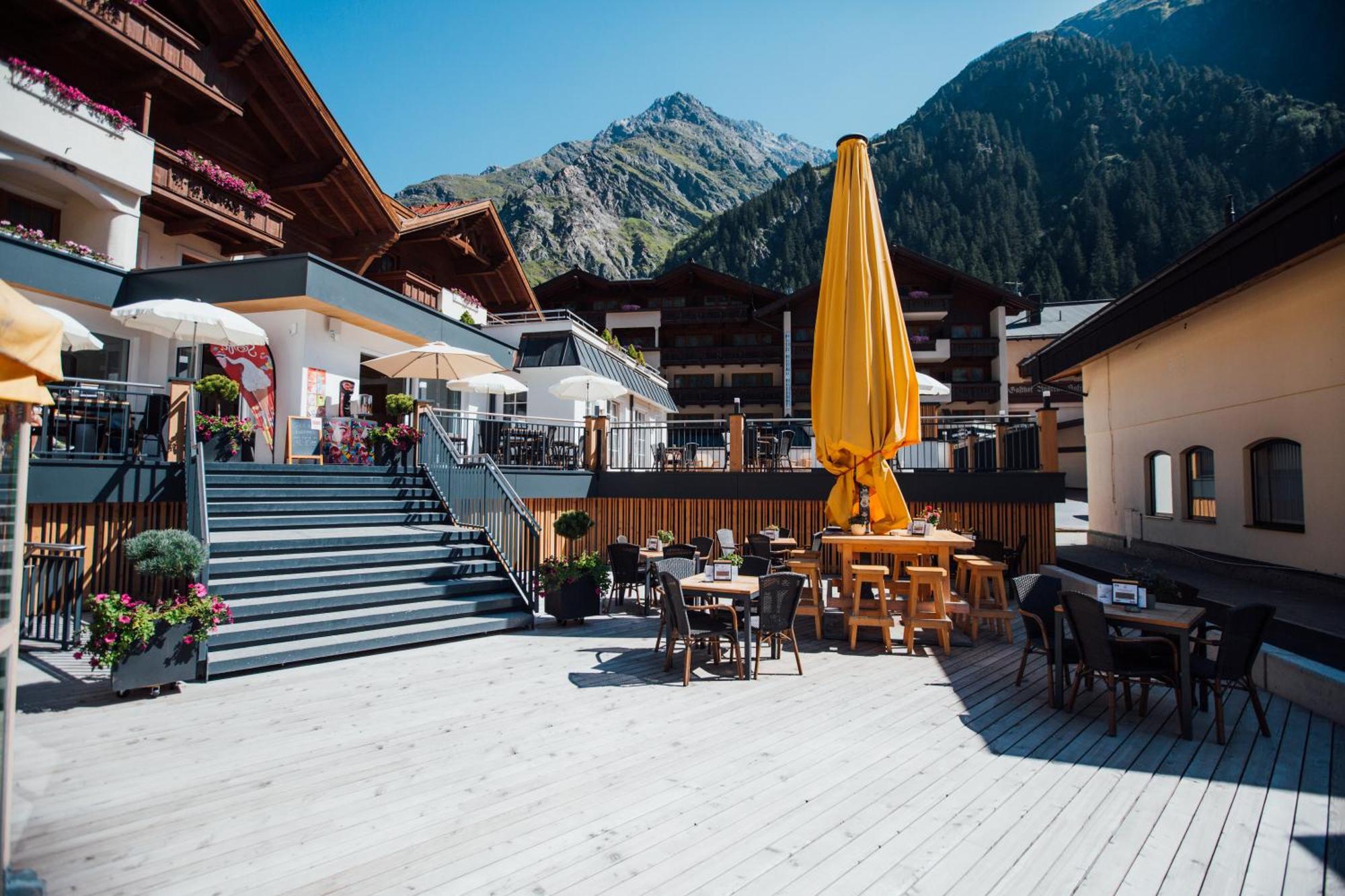 Hotel Mittagskogel Pitztal Sankt Leonhard im Pitztal Bagian luar foto