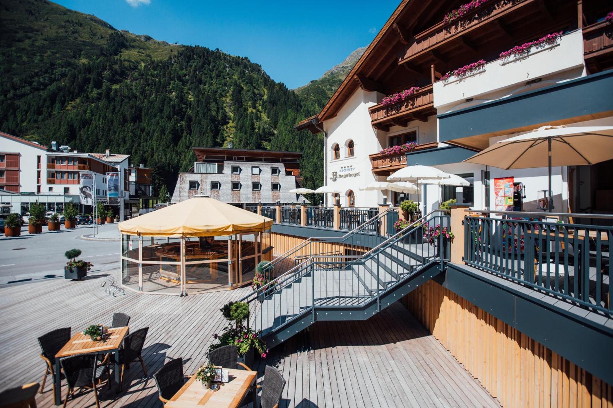 Hotel Mittagskogel Pitztal Sankt Leonhard im Pitztal Bagian luar foto