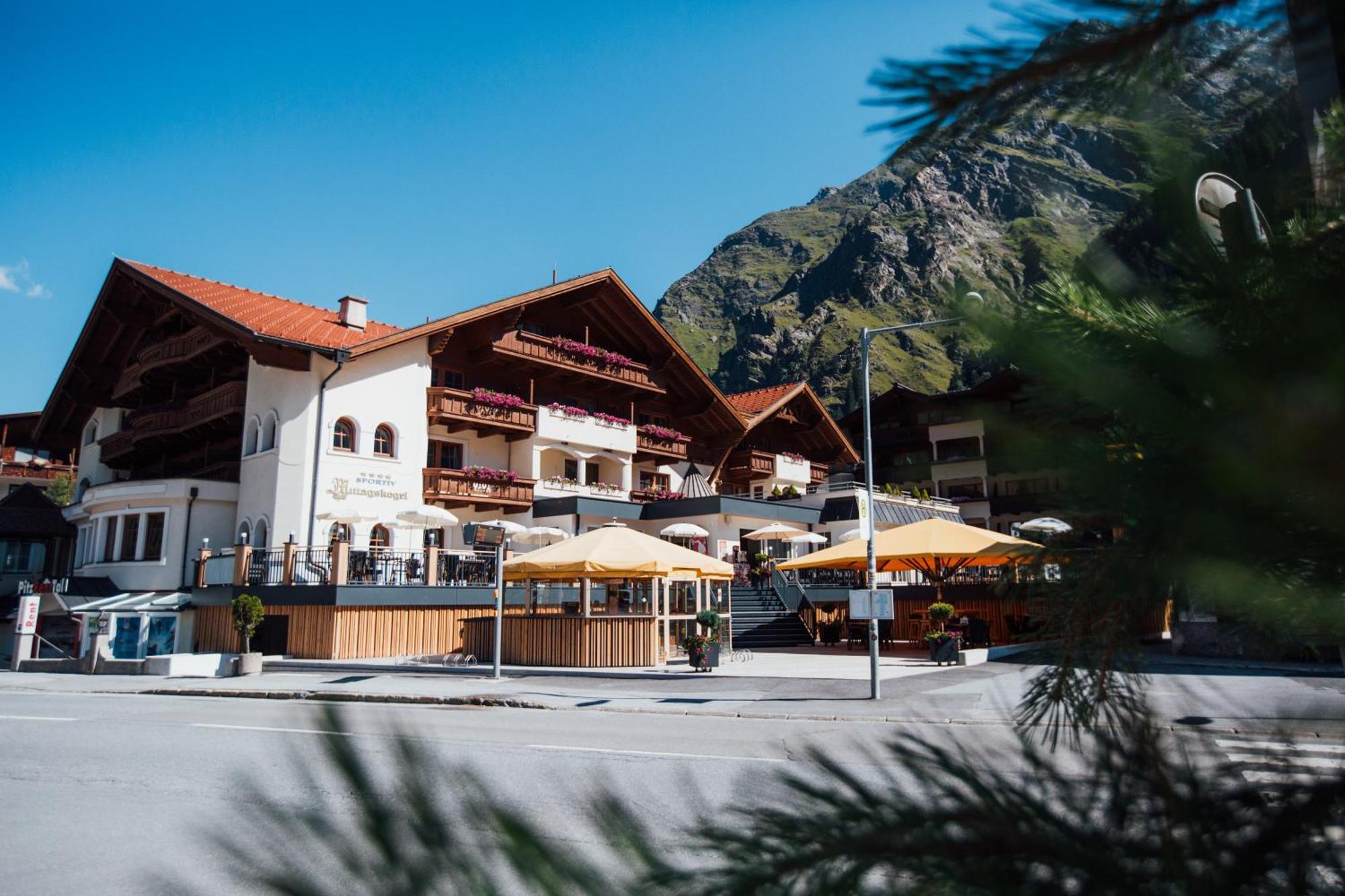 Hotel Mittagskogel Pitztal Sankt Leonhard im Pitztal Bagian luar foto