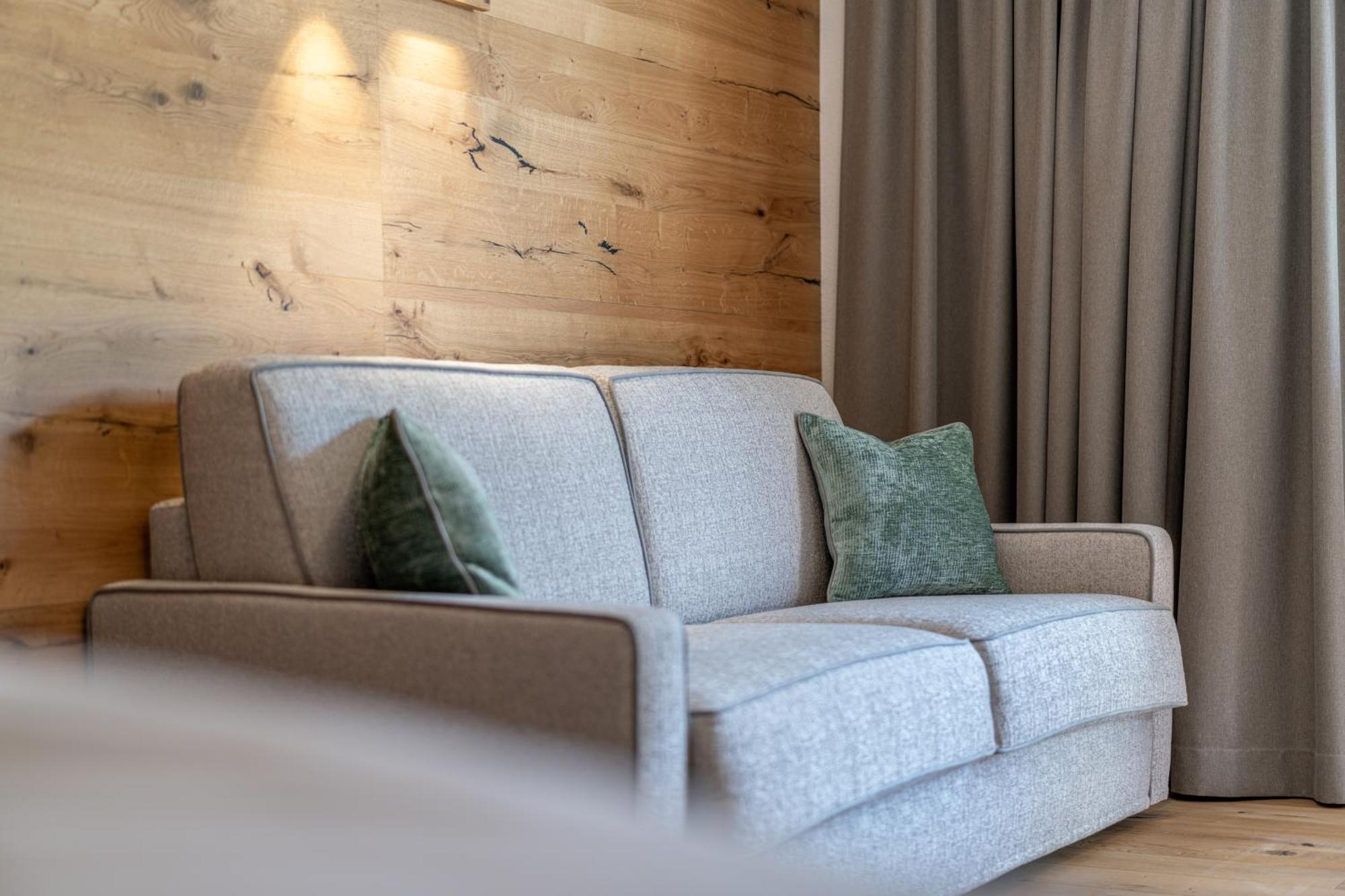 Hotel Mittagskogel Pitztal Sankt Leonhard im Pitztal Bagian luar foto